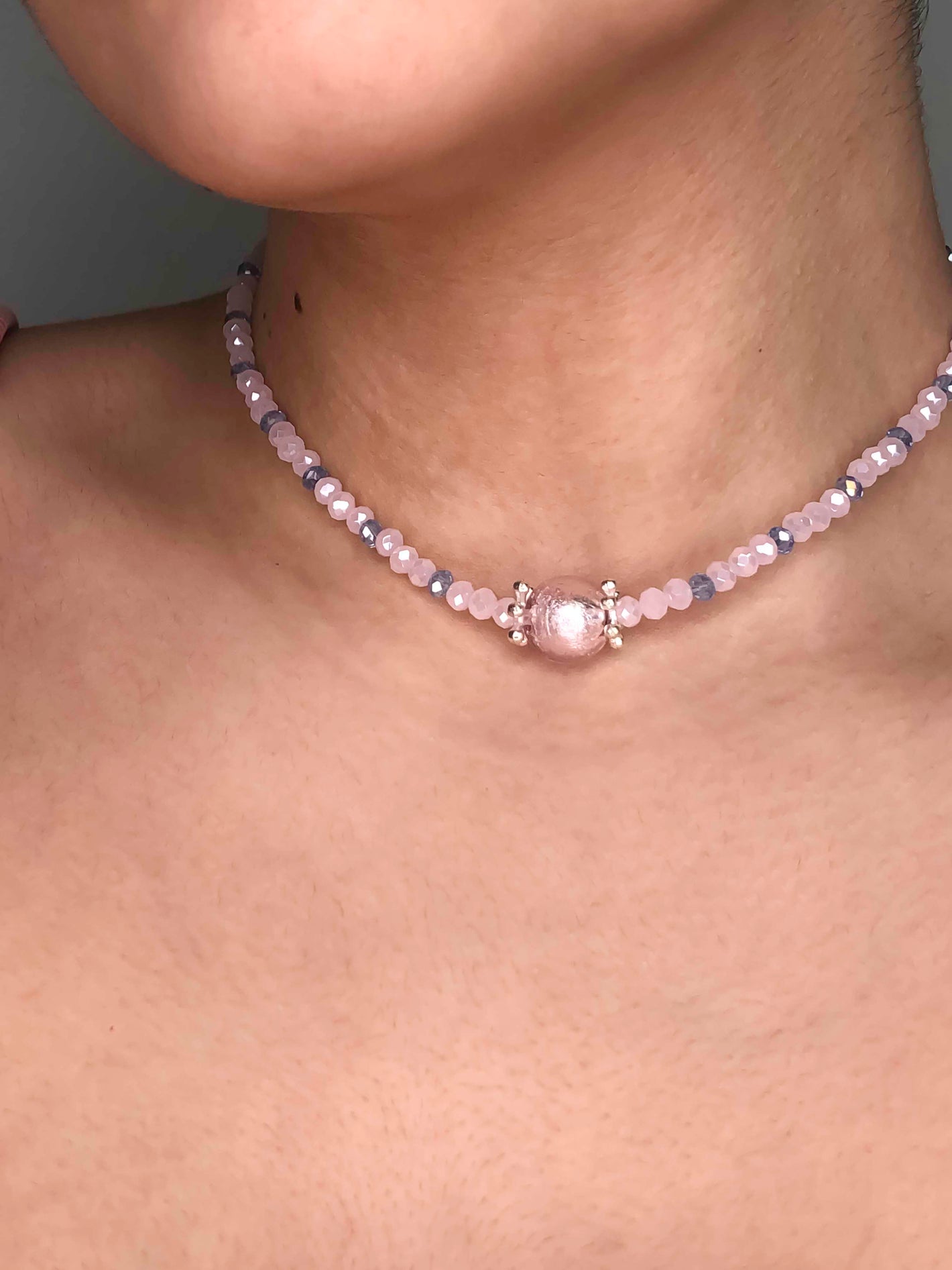This crystal beaded necklace is an excellent addition to your jewelry collection. The light pink and blue colors exude femininity and are ideal for everyday wear.
