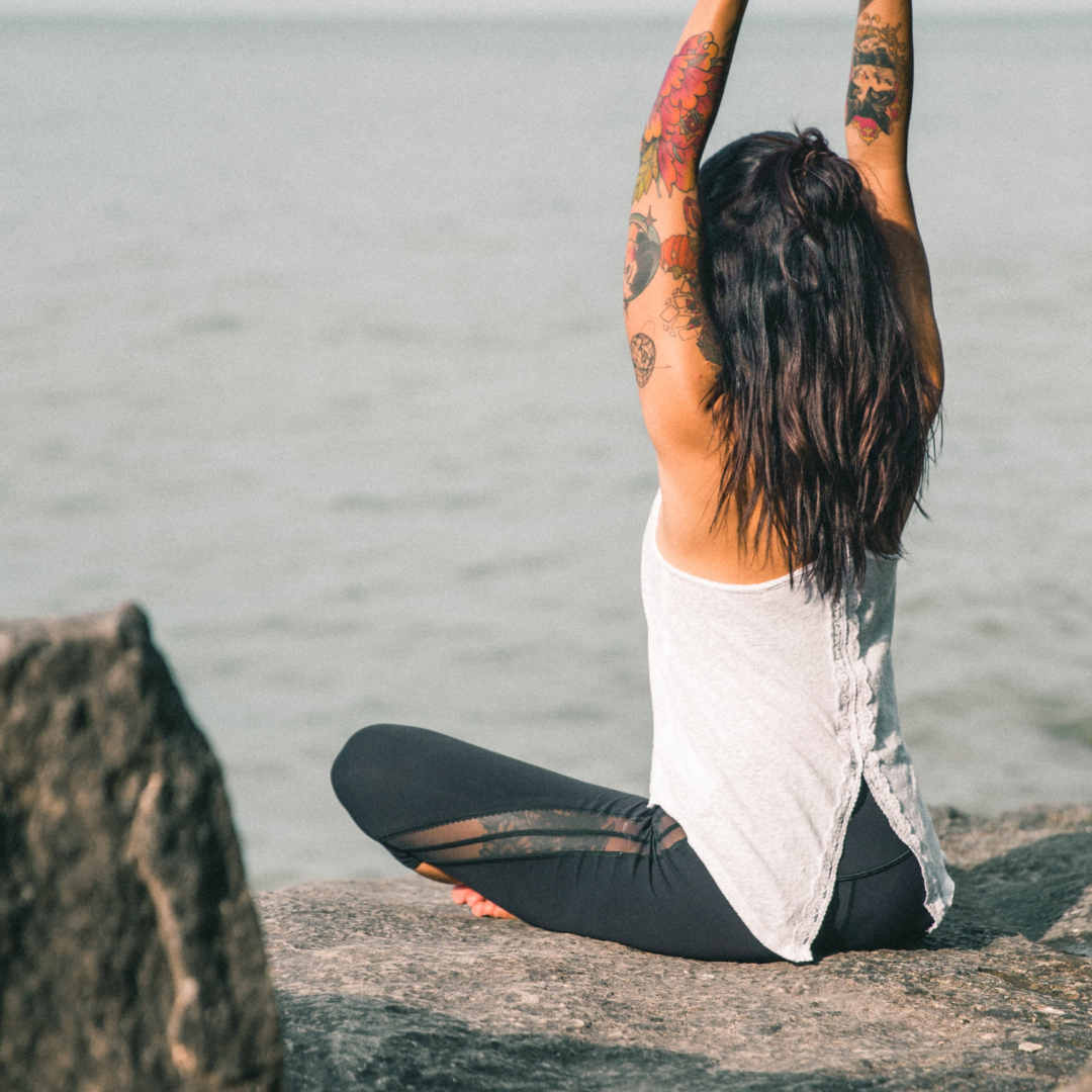 Woman doing yoga seaside. relaxing morning ritual.