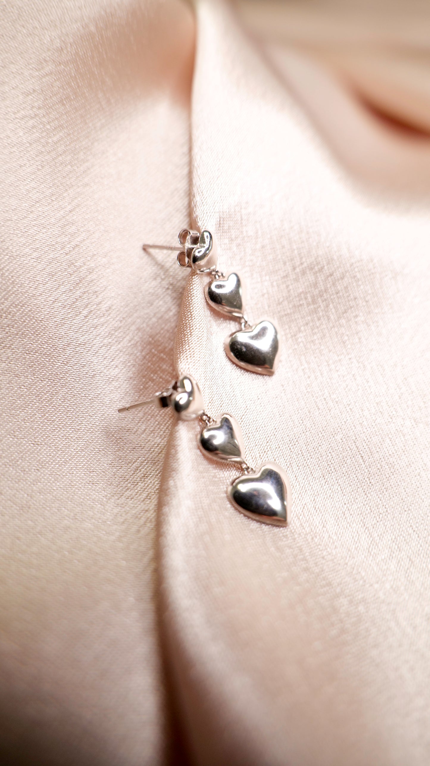 925 sterling silver heart dangle earrings.