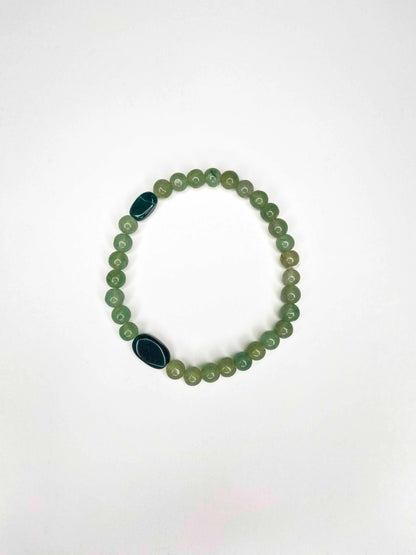 Handcrafted bracelet made using aventurine beads. 