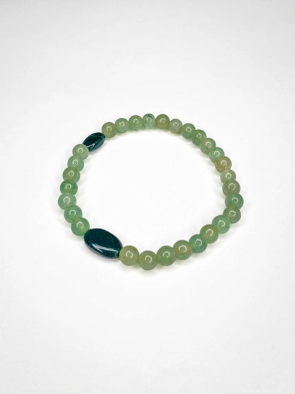 Handcrafted bracelet made using aventurine beads. 