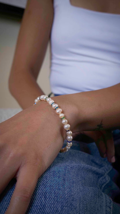 Handmade beaded pearl bracelet with rhinestone spacers. 