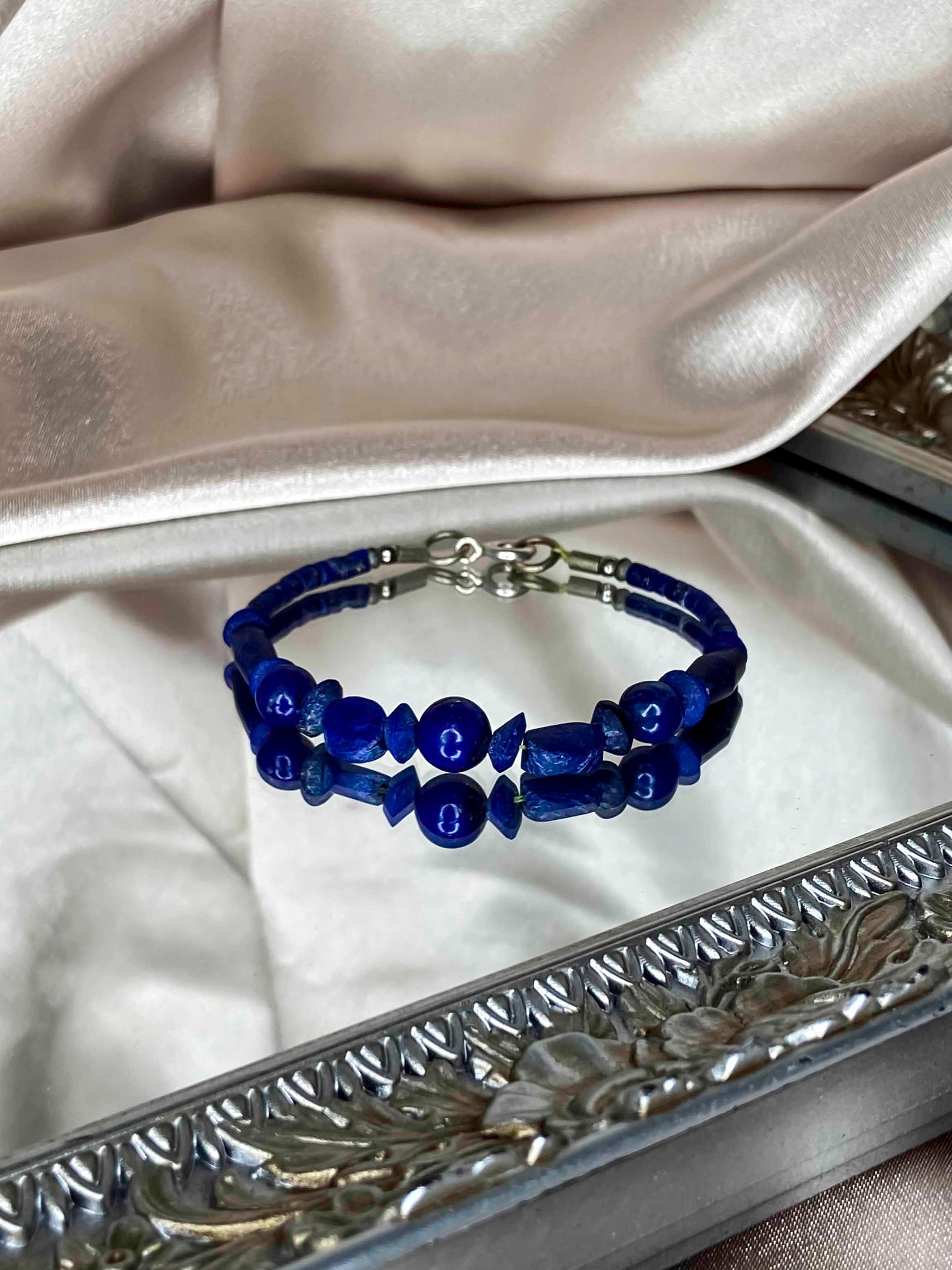 Handmade beaded lapis lazuli stone bracelet. 